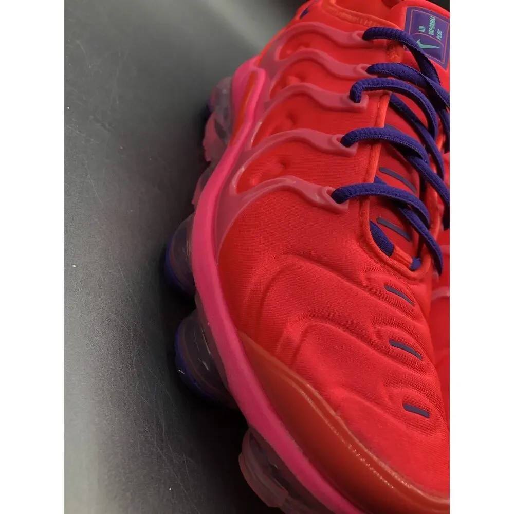 Nike Air Vapormax Plus Womens Size7.5 Sneakers Bright Crimson Pink Blast Running